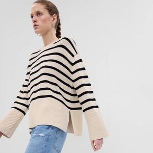 GAP 24/7 split hem Women's Cream and Black Striped Sweater XXS